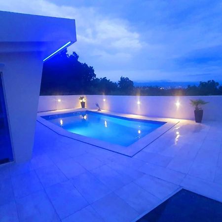 Penthouse Jacuzzi & Pool Apartmants Opatija Bagian luar foto