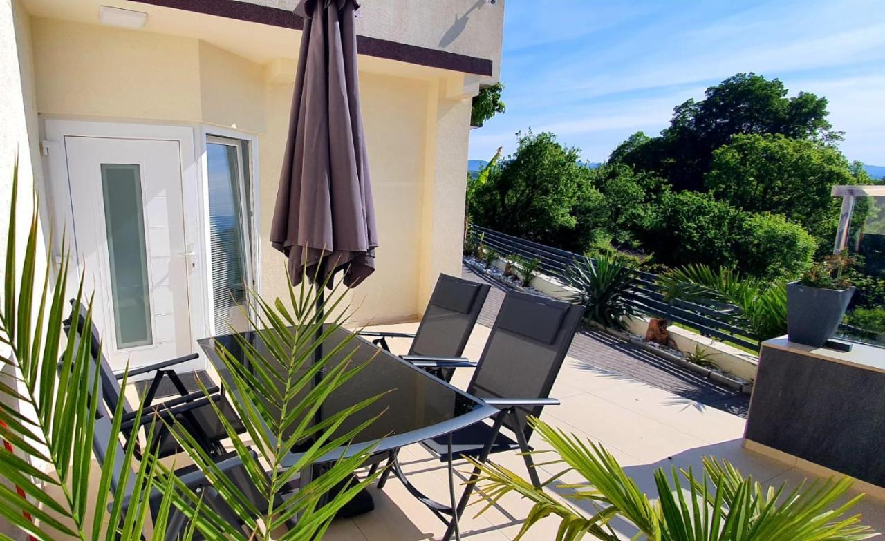 Penthouse Jacuzzi & Pool Apartmants Opatija Bagian luar foto