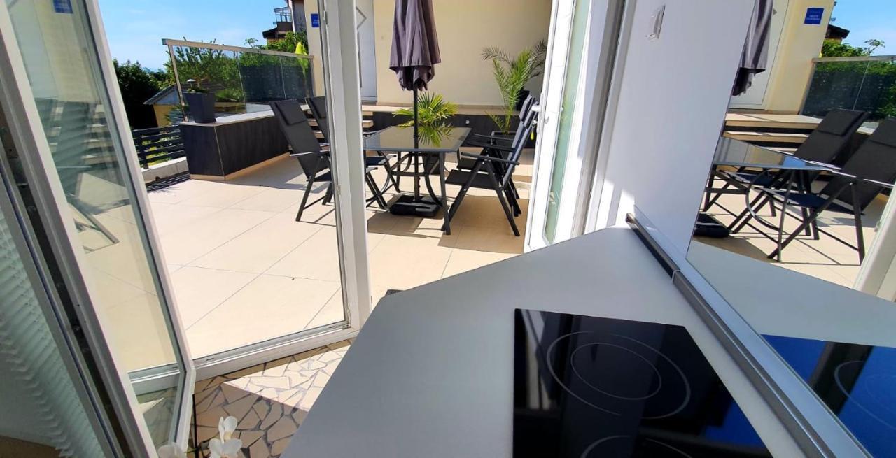 Penthouse Jacuzzi & Pool Apartmants Opatija Bagian luar foto