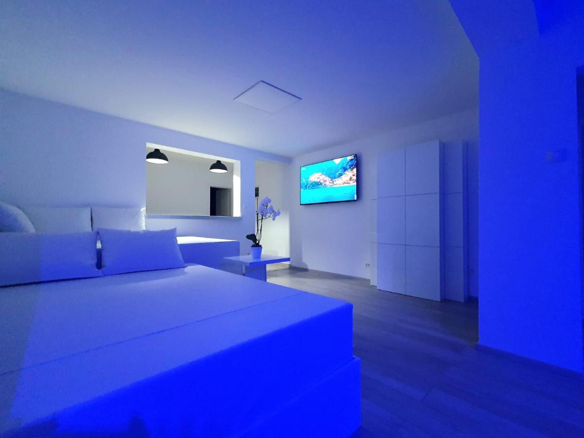 Penthouse Jacuzzi & Pool Apartmants Opatija Bagian luar foto