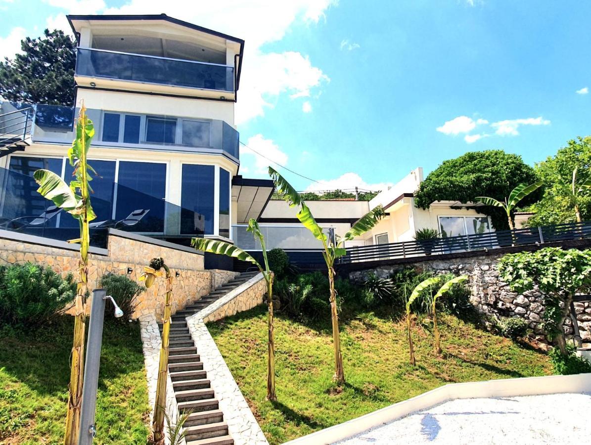 Penthouse Jacuzzi & Pool Apartmants Opatija Bagian luar foto