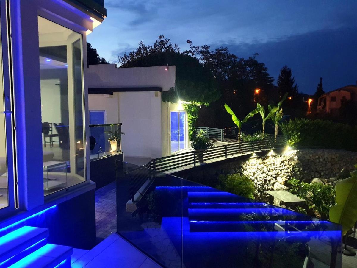 Penthouse Jacuzzi & Pool Apartmants Opatija Bagian luar foto