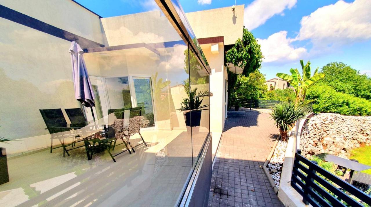 Penthouse Jacuzzi & Pool Apartmants Opatija Bagian luar foto