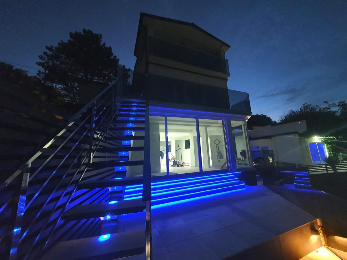 Penthouse Jacuzzi & Pool Apartmants Opatija Bagian luar foto