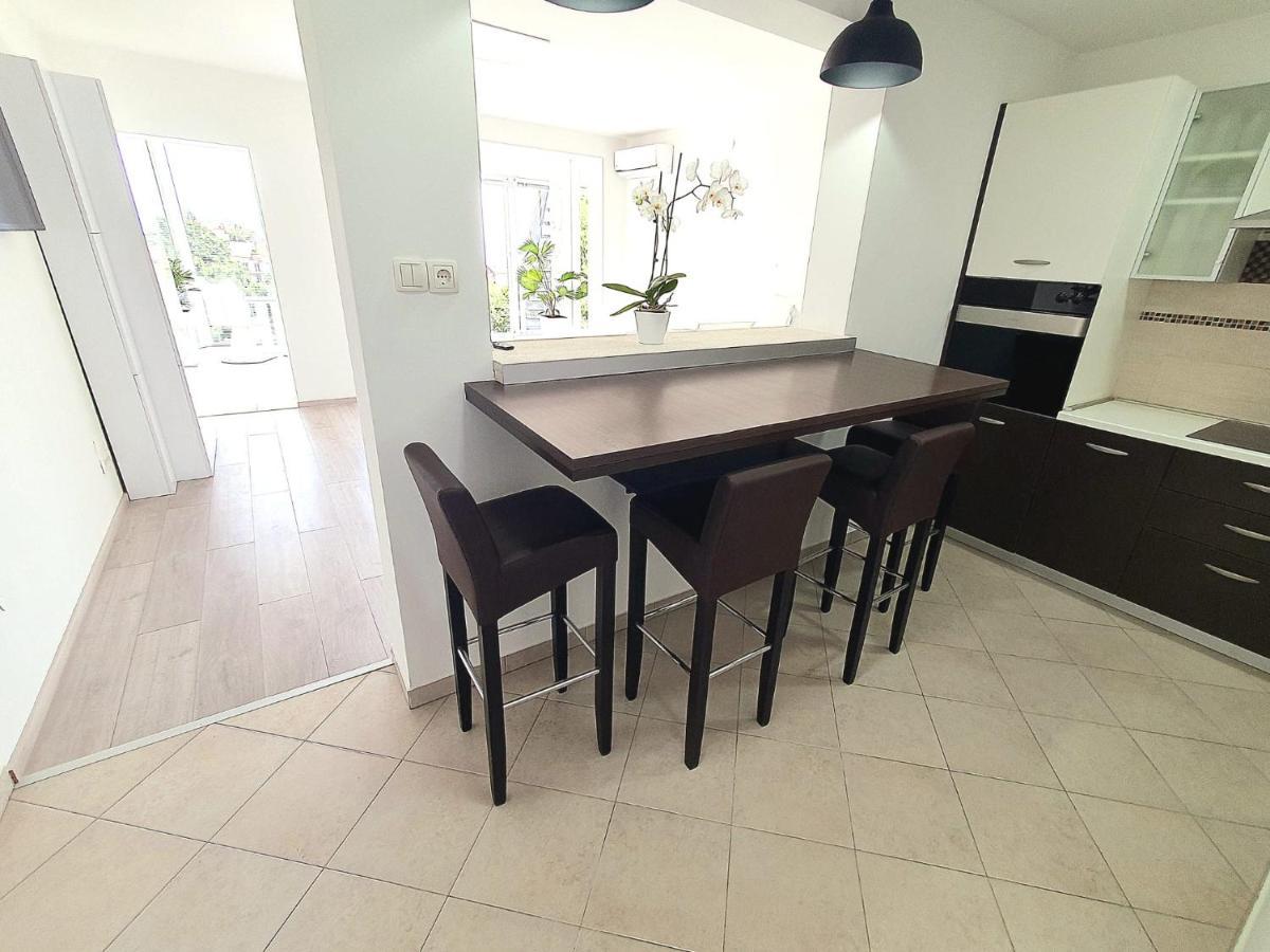 Penthouse Jacuzzi & Pool Apartmants Opatija Bagian luar foto