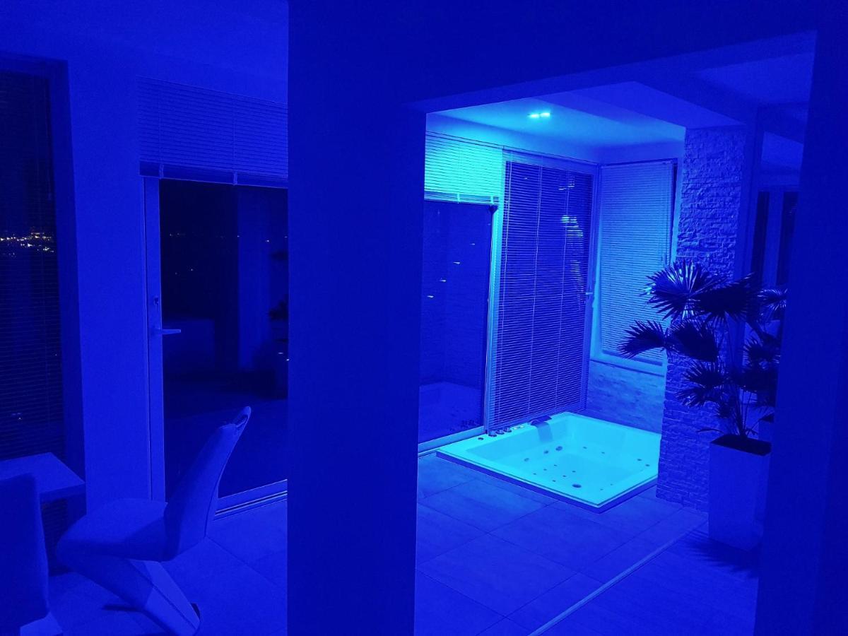 Penthouse Jacuzzi & Pool Apartmants Opatija Bagian luar foto