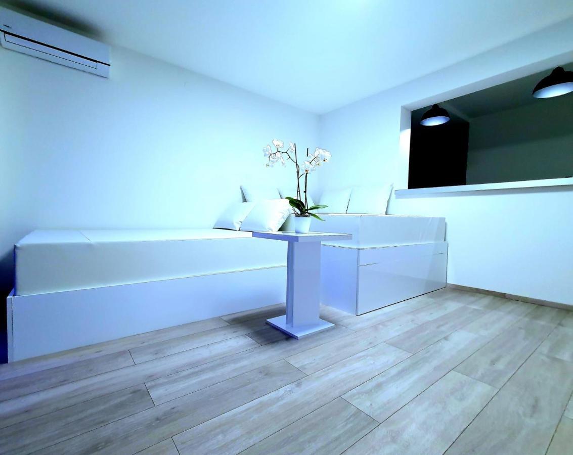 Penthouse Jacuzzi & Pool Apartmants Opatija Bagian luar foto