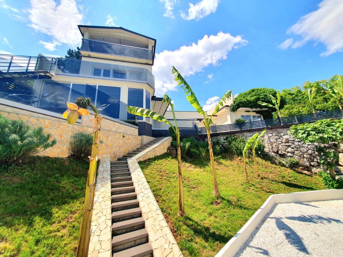 Penthouse Jacuzzi & Pool Apartmants Opatija Bagian luar foto