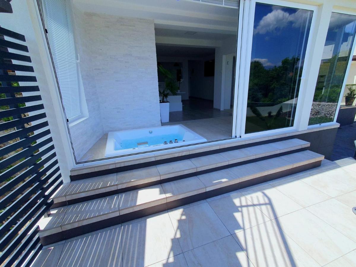 Penthouse Jacuzzi & Pool Apartmants Opatija Bagian luar foto