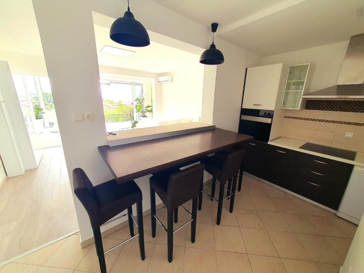 Penthouse Jacuzzi & Pool Apartmants Opatija Bagian luar foto