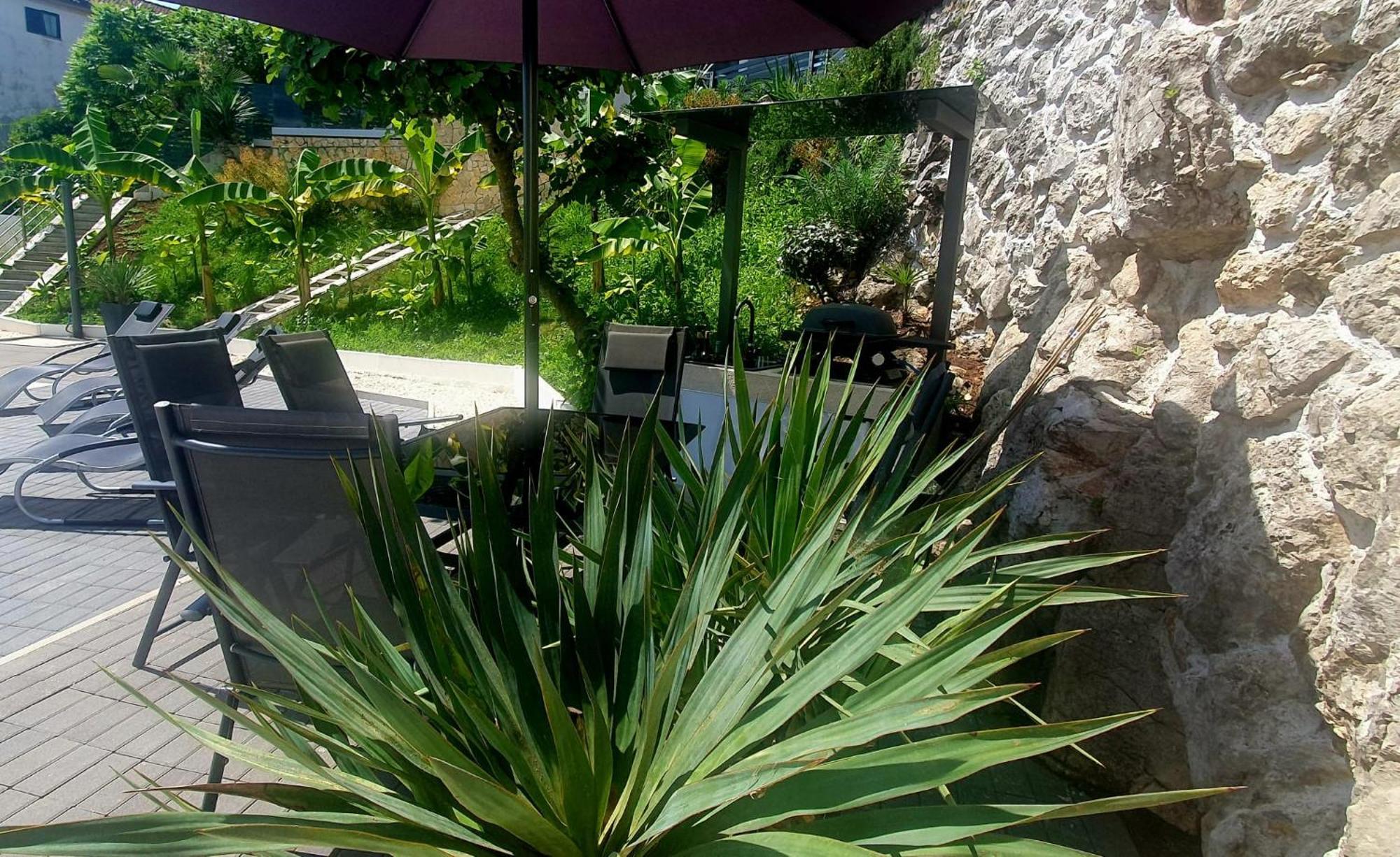 Penthouse Jacuzzi & Pool Apartmants Opatija Bagian luar foto