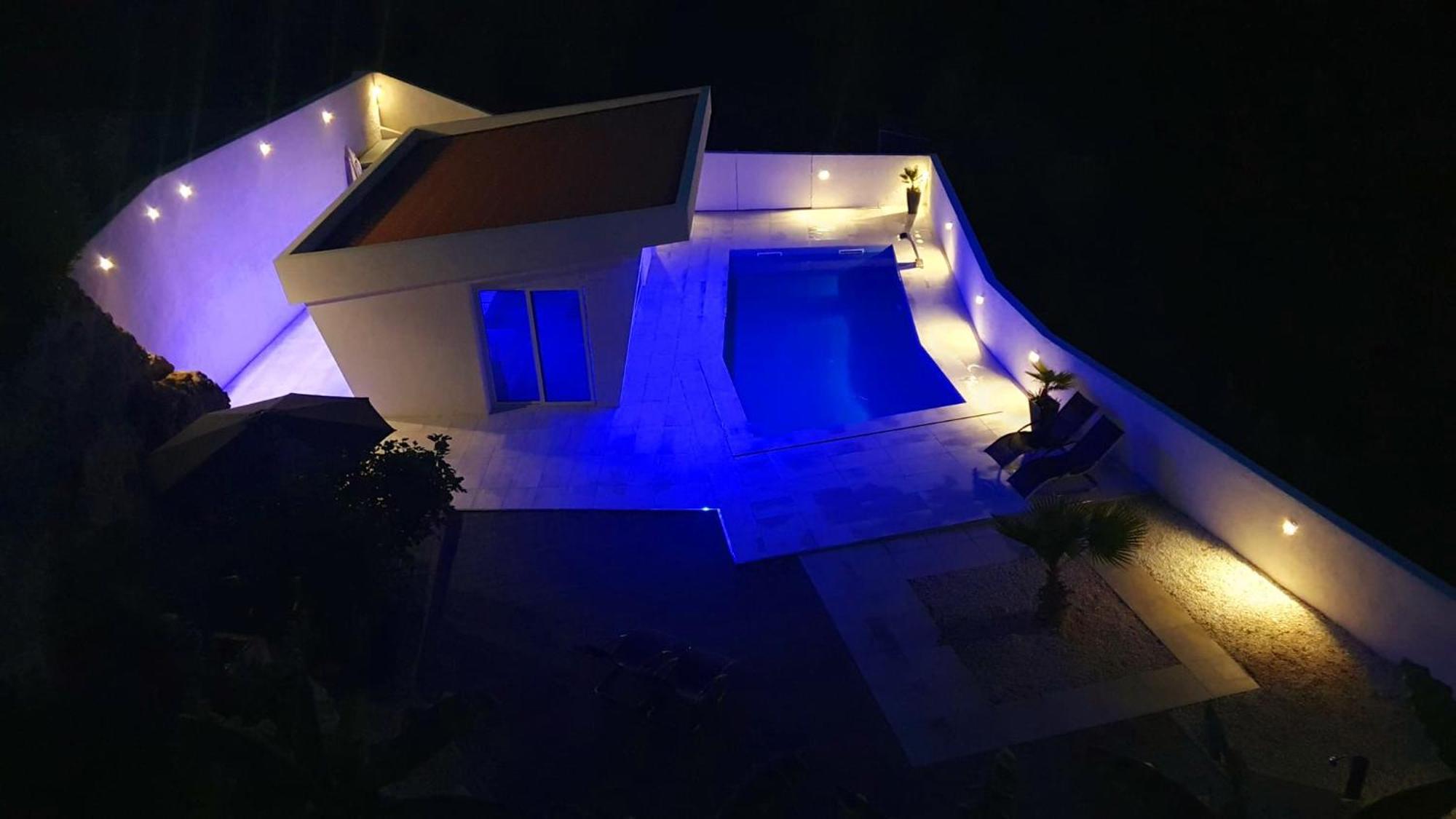 Penthouse Jacuzzi & Pool Apartmants Opatija Bagian luar foto