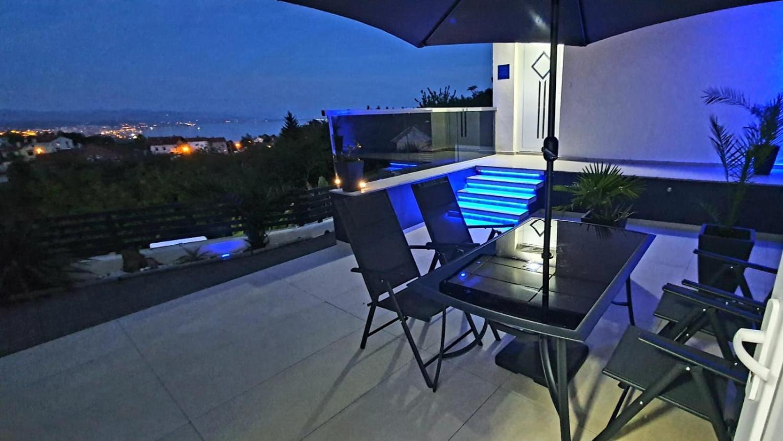 Penthouse Jacuzzi & Pool Apartmants Opatija Bagian luar foto
