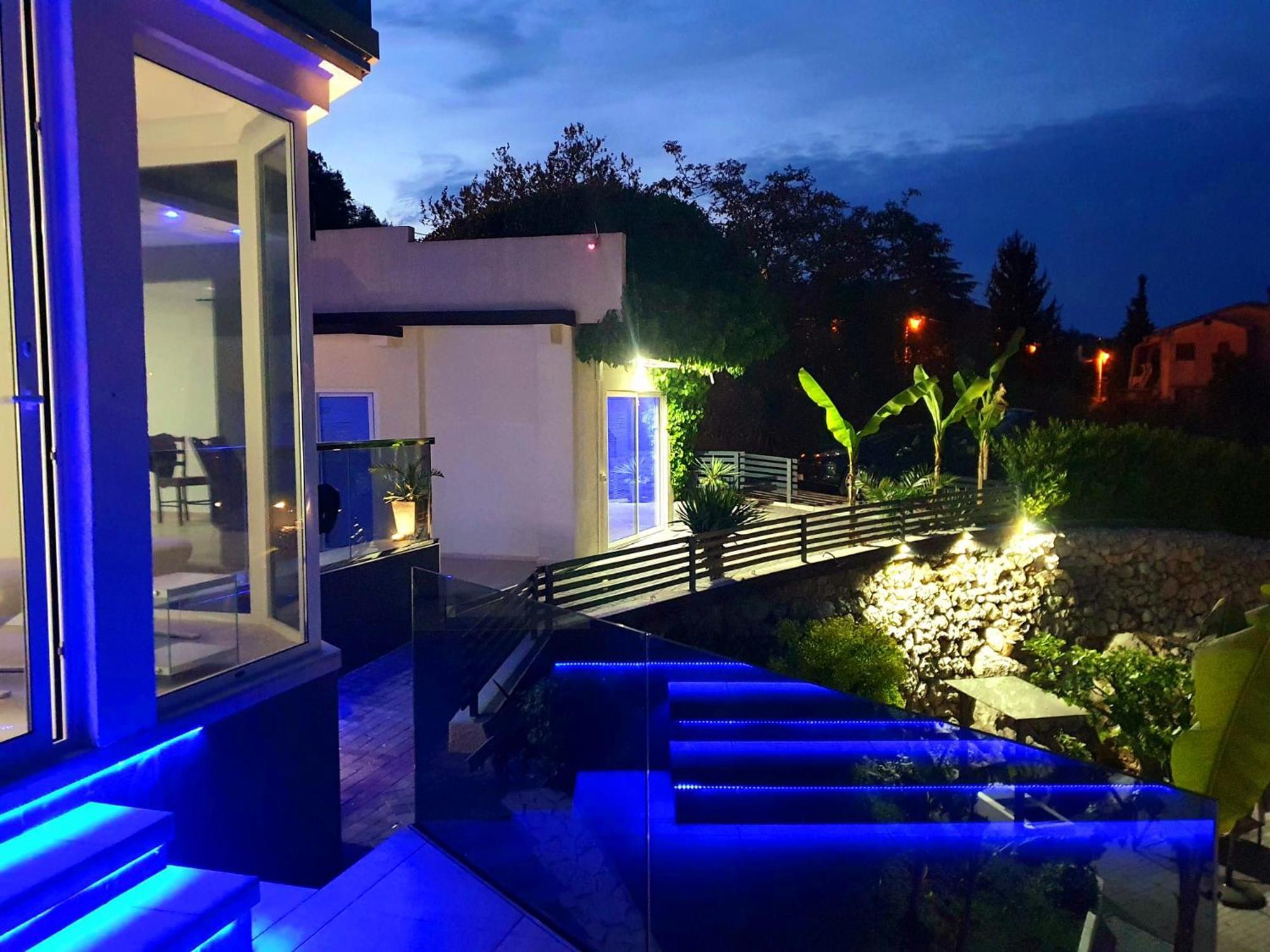 Penthouse Jacuzzi & Pool Apartmants Opatija Bagian luar foto