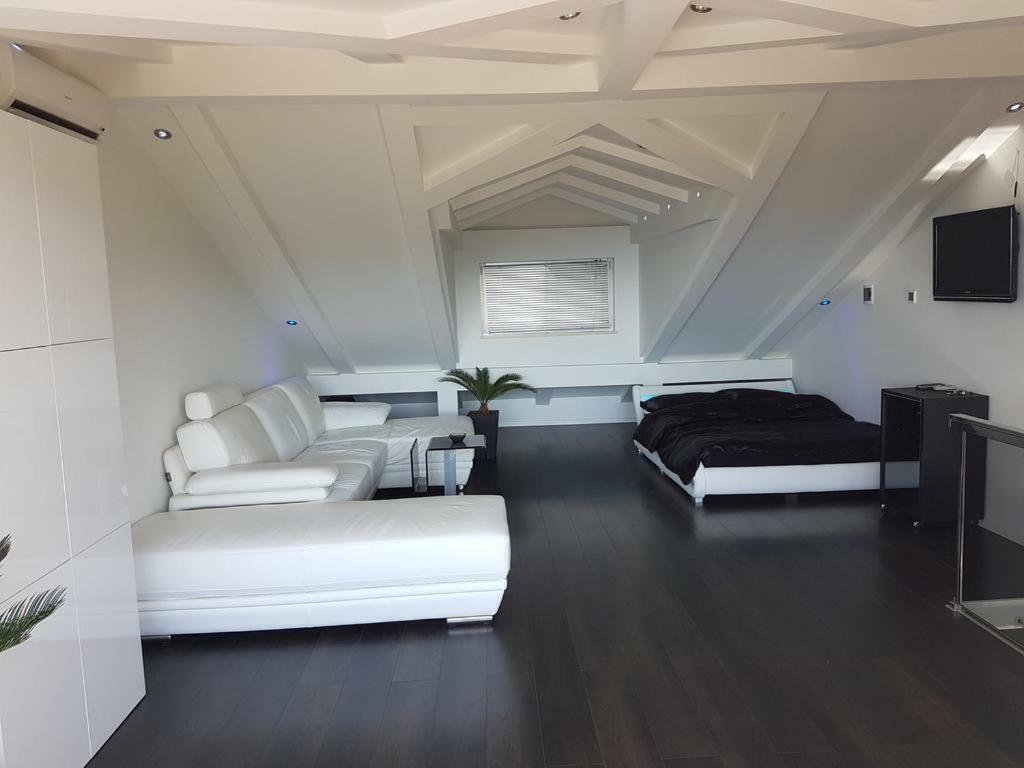 Penthouse Jacuzzi & Pool Apartmants Opatija Bagian luar foto