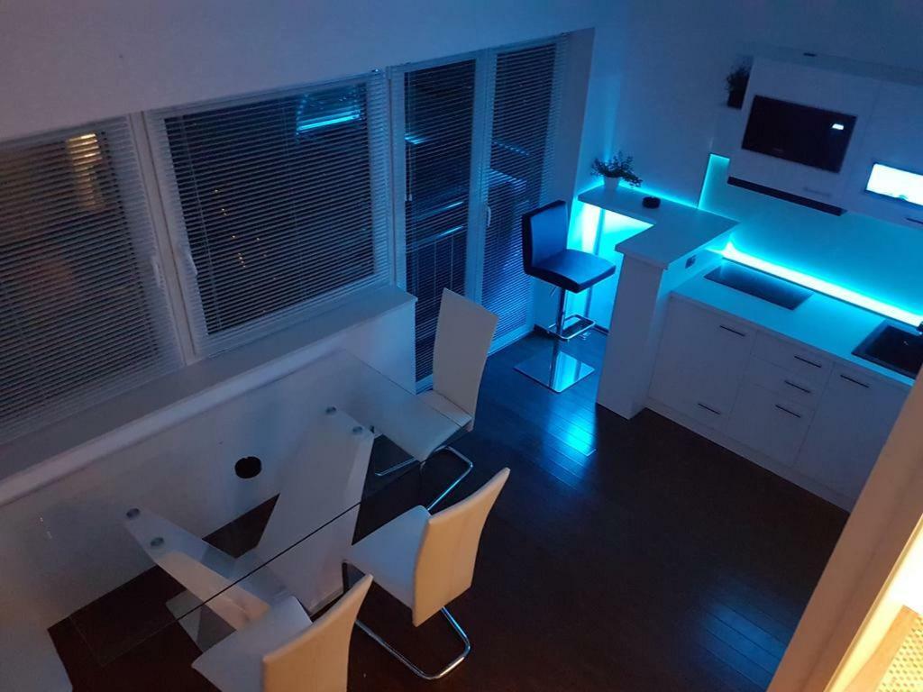 Penthouse Jacuzzi & Pool Apartmants Opatija Bagian luar foto